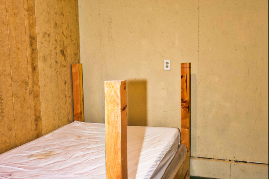 15 Bedroom Cabin Bedroom