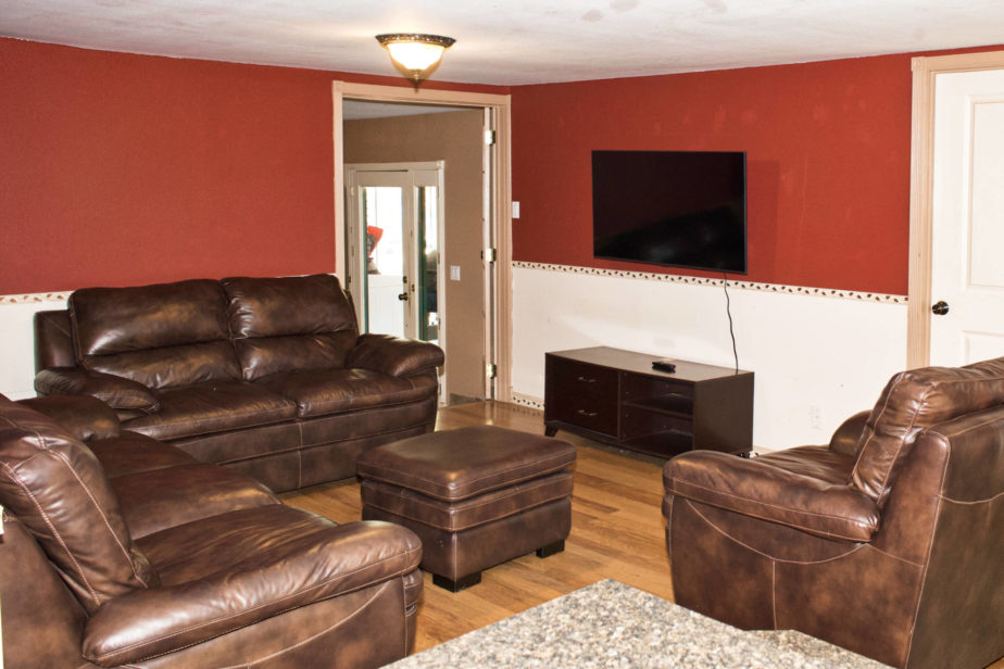 9 Bedroom Cabin Living Room