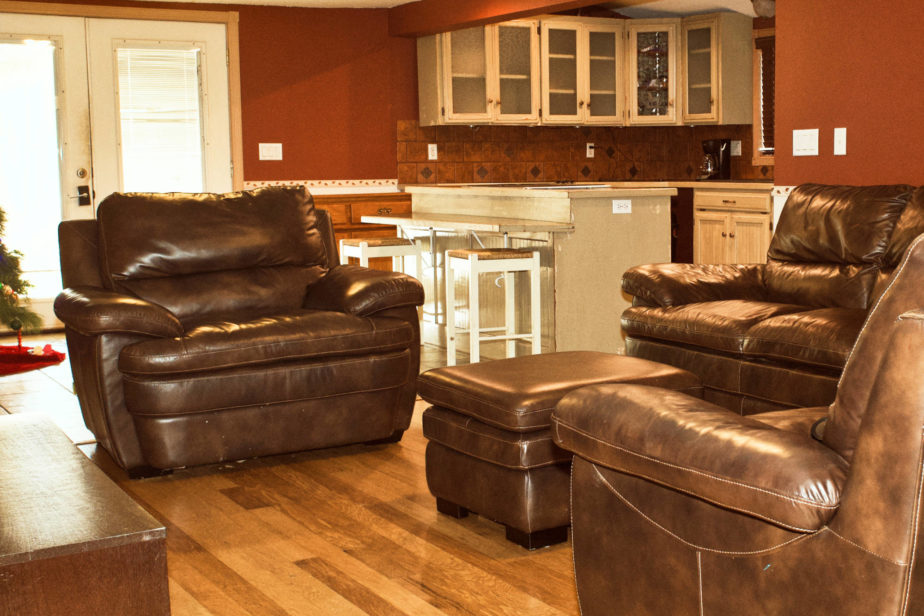 9 Bedroom Cabin Living Room