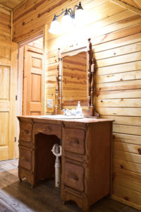 Treehouse Cabin Bathroom